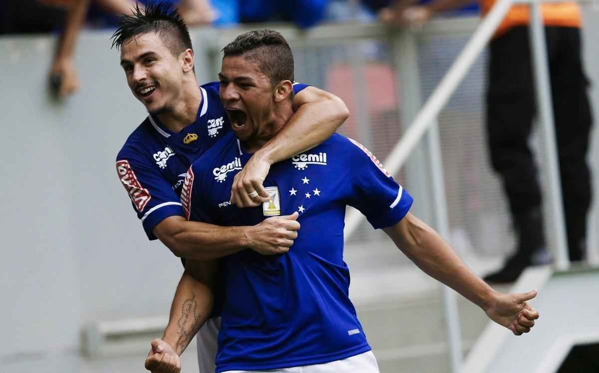 Imagens do empate entre Cruzeiro e Shakhtar Donetsk, no estdio Man Garrincha