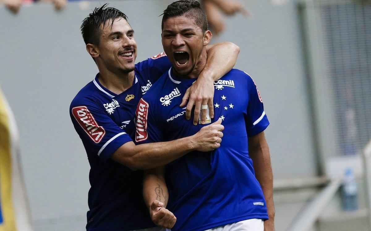 Imagens do empate entre Cruzeiro e Shakhtar Donetsk, no estdio Man Garrincha