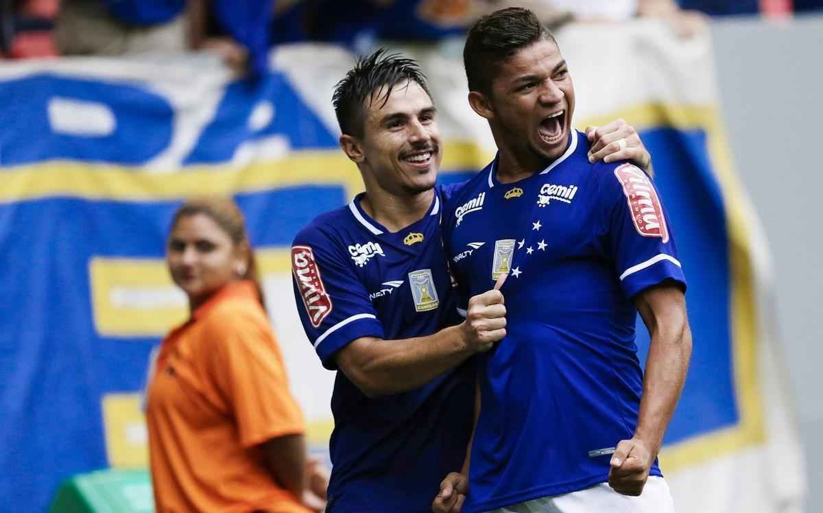 Imagens do empate entre Cruzeiro e Shakhtar Donetsk, no estdio Man Garrincha