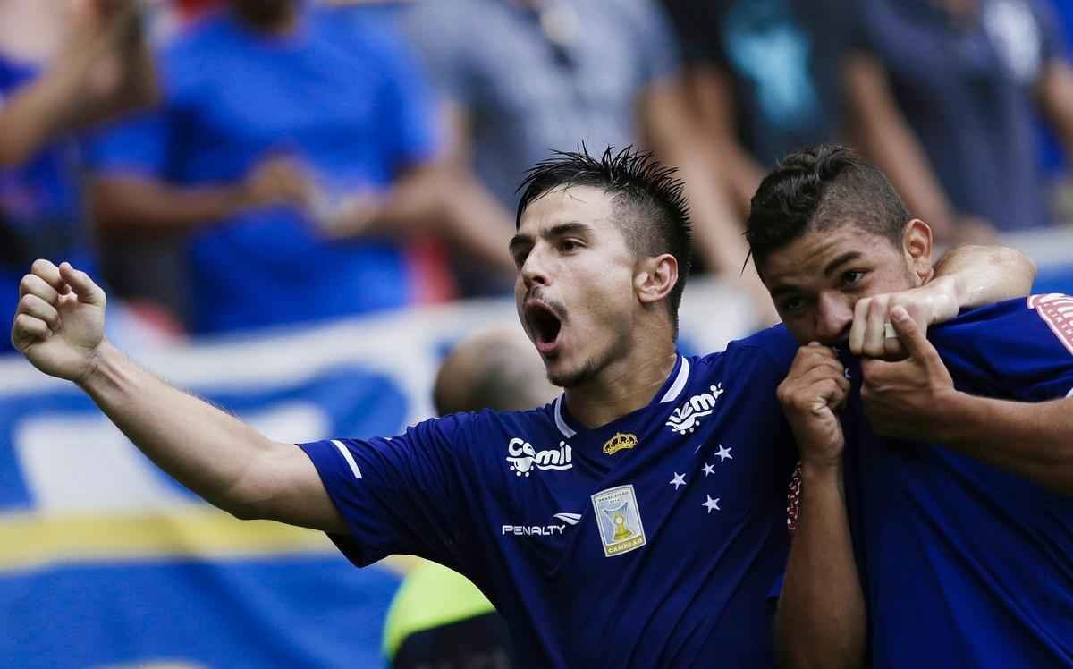 Imagens do empate entre Cruzeiro e Shakhtar Donetsk, no estdio Man Garrincha