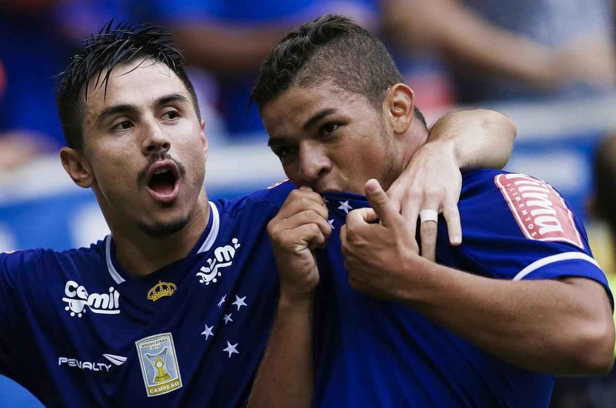 Imagens do empate entre Cruzeiro e Shakhtar Donetsk, no estdio Man Garrincha