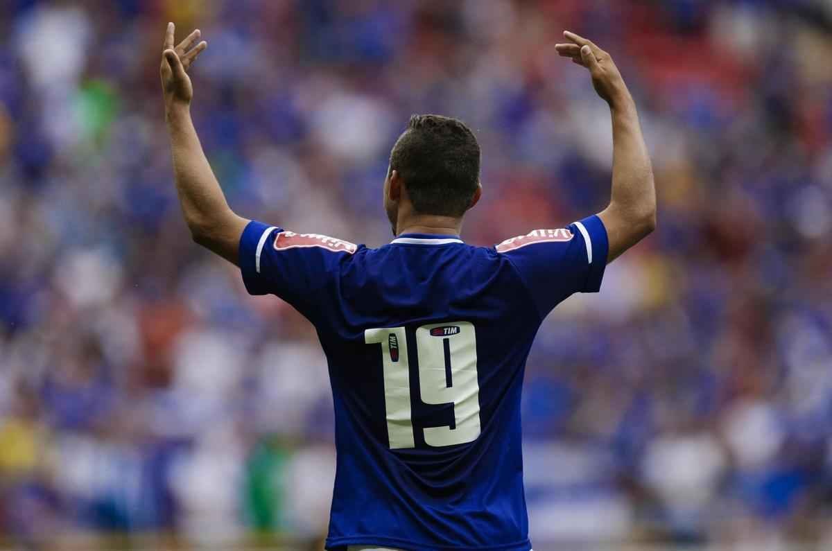 Imagens do empate entre Cruzeiro e Shakhtar Donetsk, no estdio Man Garrincha