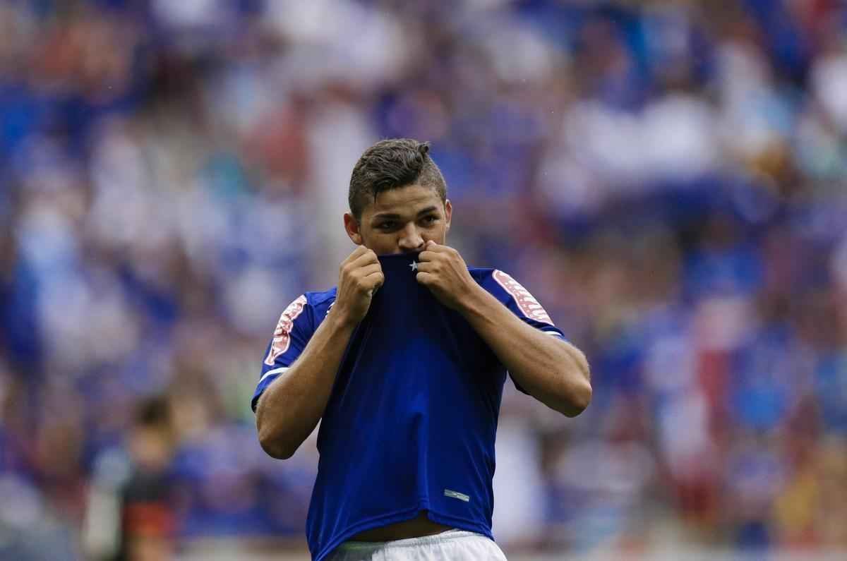 Imagens do empate entre Cruzeiro e Shakhtar Donetsk, no estdio Man Garrincha