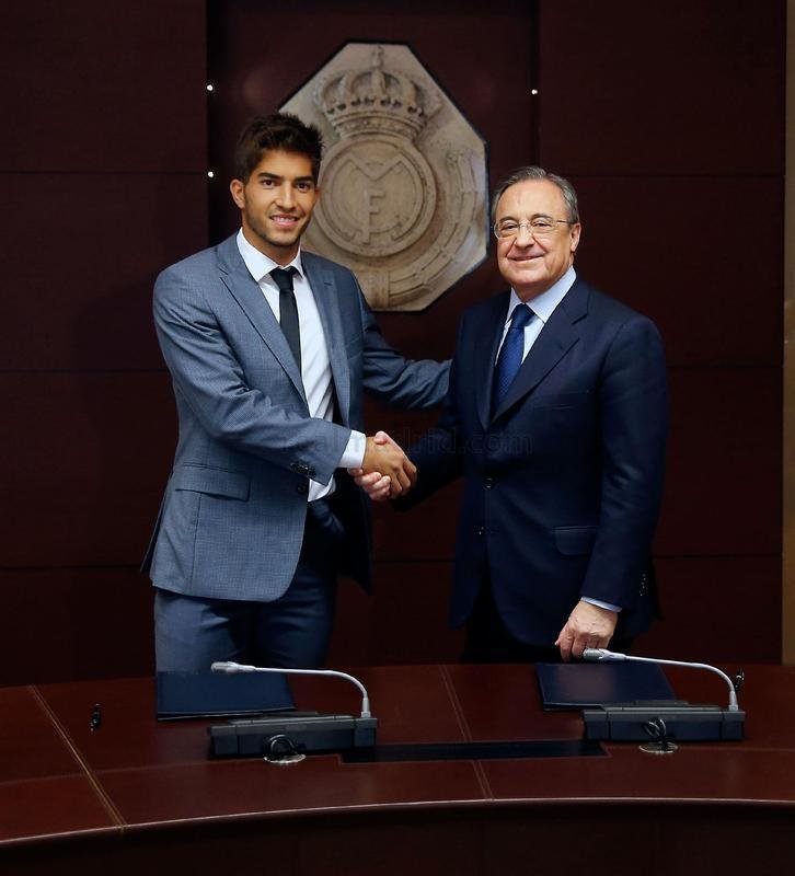 Imagens dos exames mdicos e apresentao de Lucas Silva no Real Madrid