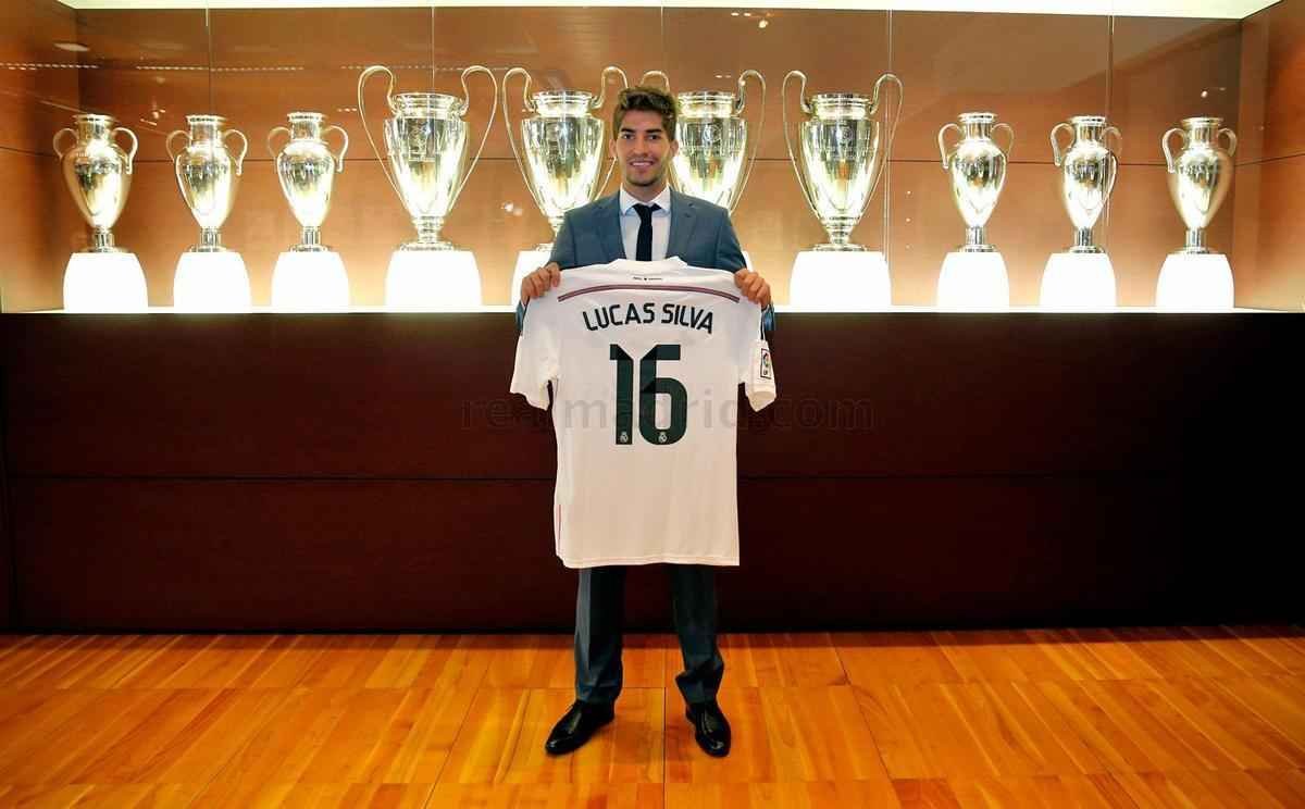 Imagens dos exames mdicos e apresentao de Lucas Silva no Real Madrid