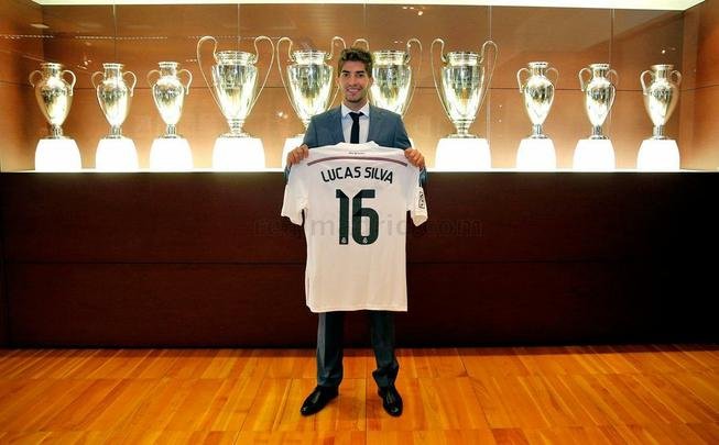 Imagens dos exames mdicos e apresentao de Lucas Silva no Real Madrid