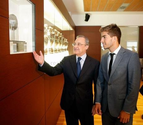 Imagens dos exames mdicos e apresentao de Lucas Silva no Real Madrid