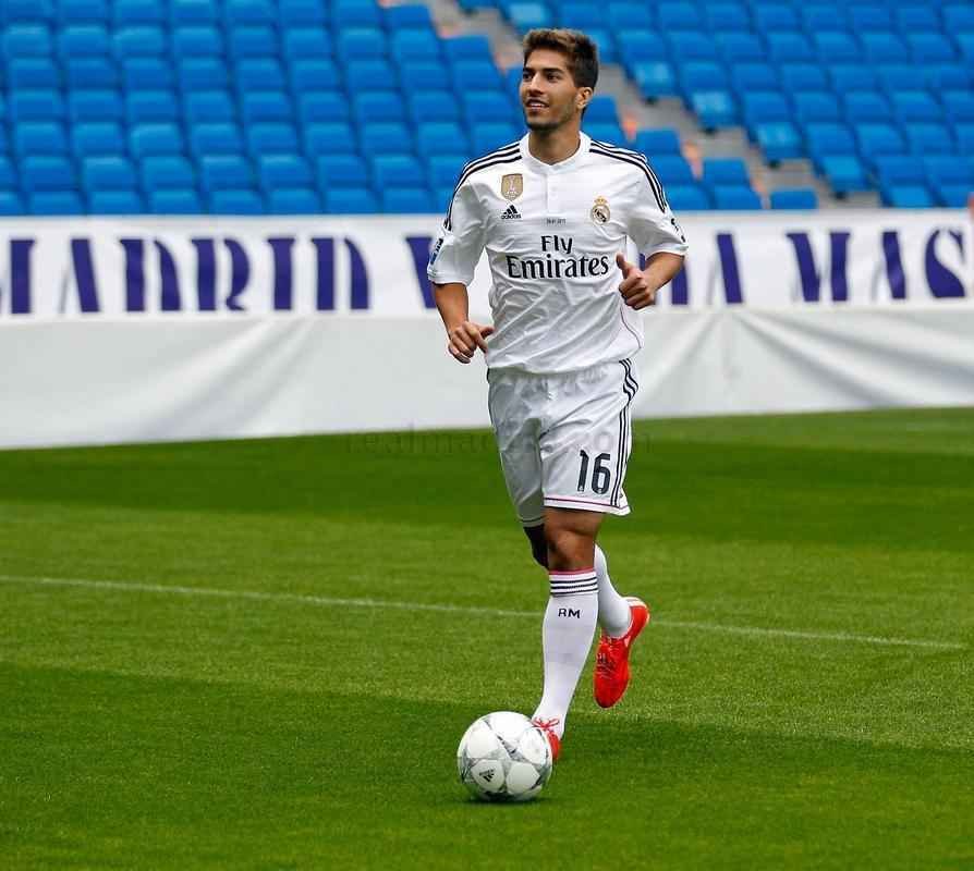 Imagens dos exames mdicos e apresentao de Lucas Silva no Real Madrid
