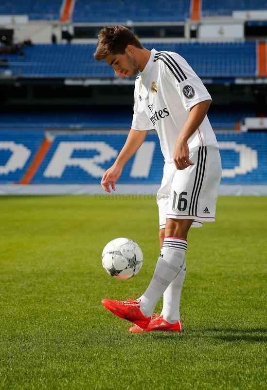 Imagens dos exames mdicos e apresentao de Lucas Silva no Real Madrid