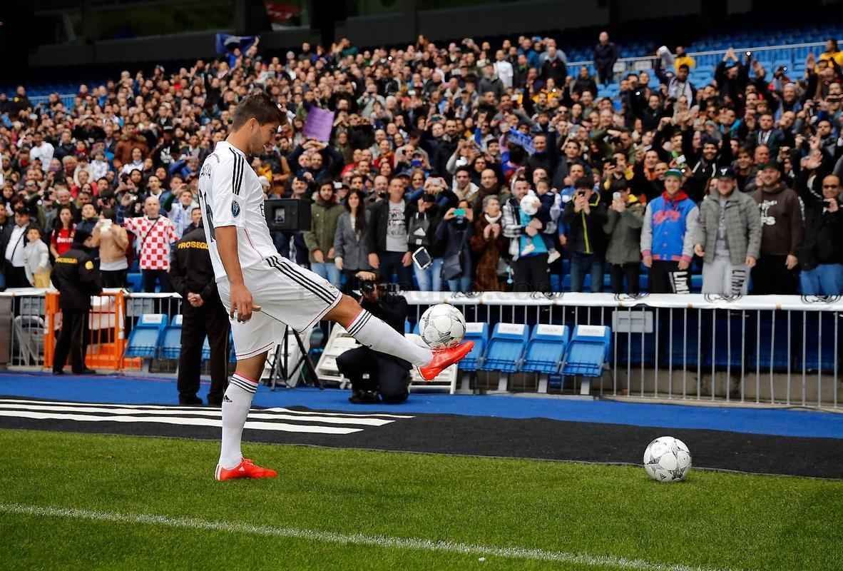 Imagens dos exames mdicos e apresentao de Lucas Silva no Real Madrid