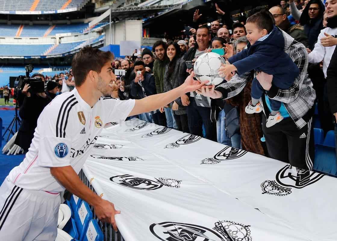 Imagens dos exames mdicos e apresentao de Lucas Silva no Real Madrid