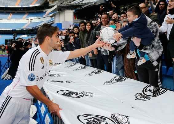 Imagens dos exames mdicos e apresentao de Lucas Silva no Real Madrid
