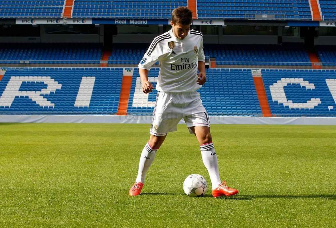 Imagens dos exames mdicos e apresentao de Lucas Silva no Real Madrid