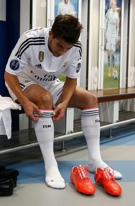 Imagens dos exames mdicos e apresentao de Lucas Silva no Real Madrid