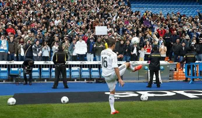 Imagens dos exames mdicos e apresentao de Lucas Silva no Real Madrid