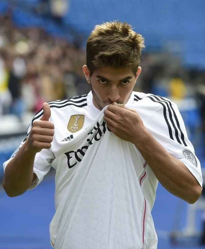 Imagens dos exames mdicos e apresentao de Lucas Silva no Real Madrid