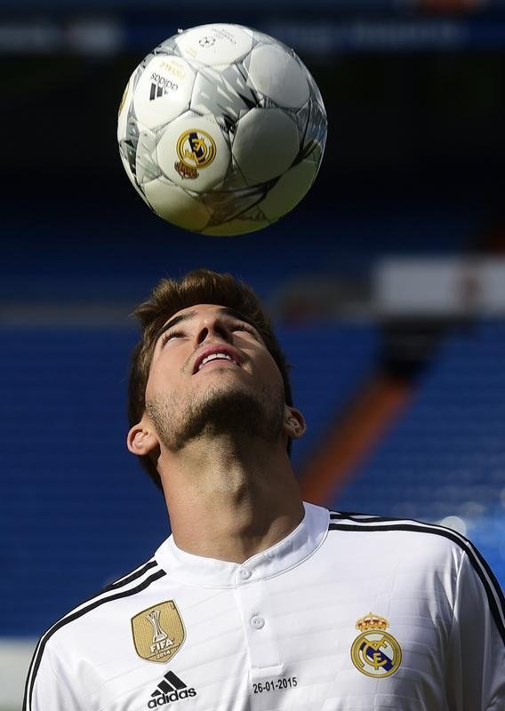 Imagens dos exames mdicos e apresentao de Lucas Silva no Real Madrid