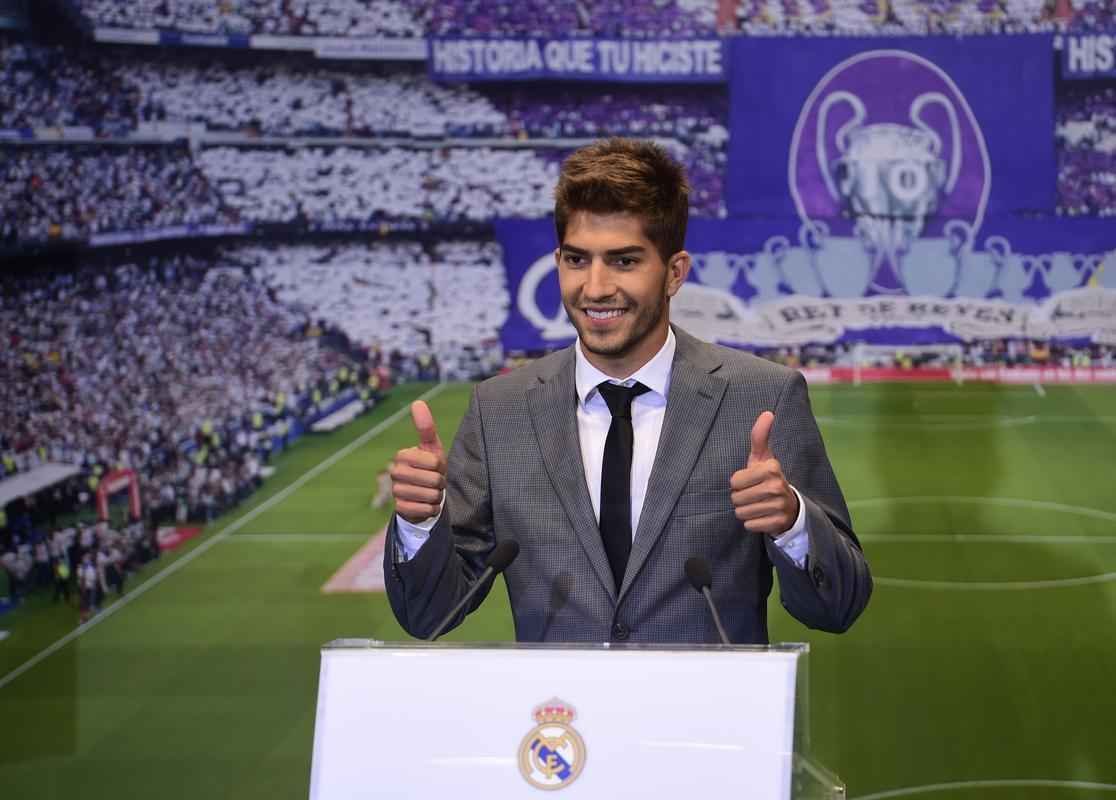 Imagens dos exames mdicos e apresentao de Lucas Silva no Real Madrid