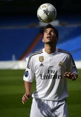 Imagens dos exames mdicos e apresentao de Lucas Silva no Real Madrid
