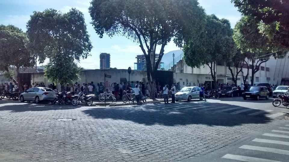 Torcida faz filas para comprar ingressos para Democrata-GV x Cruzeiro