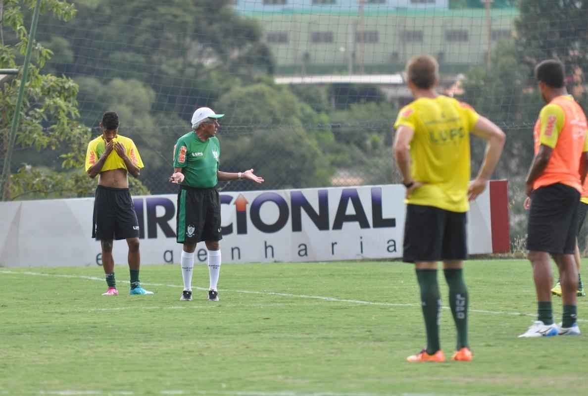 Em coletivo disputado no CT Lanna Drumond, titulares do Coelho venceram reservas por 3 a 1