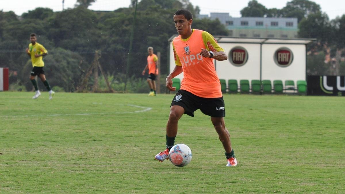 Em coletivo disputado no CT Lanna Drumond, titulares do Coelho venceram reservas por 3 a 1