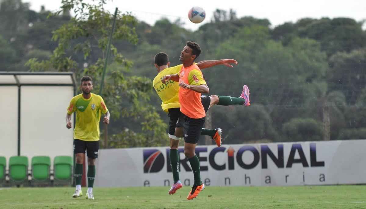 Em coletivo disputado no CT Lanna Drumond, titulares do Coelho venceram reservas por 3 a 1