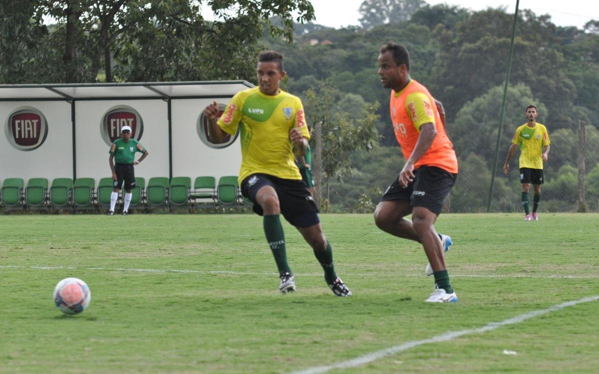 Em coletivo disputado no CT Lanna Drumond, titulares do Coelho venceram reservas por 3 a 1