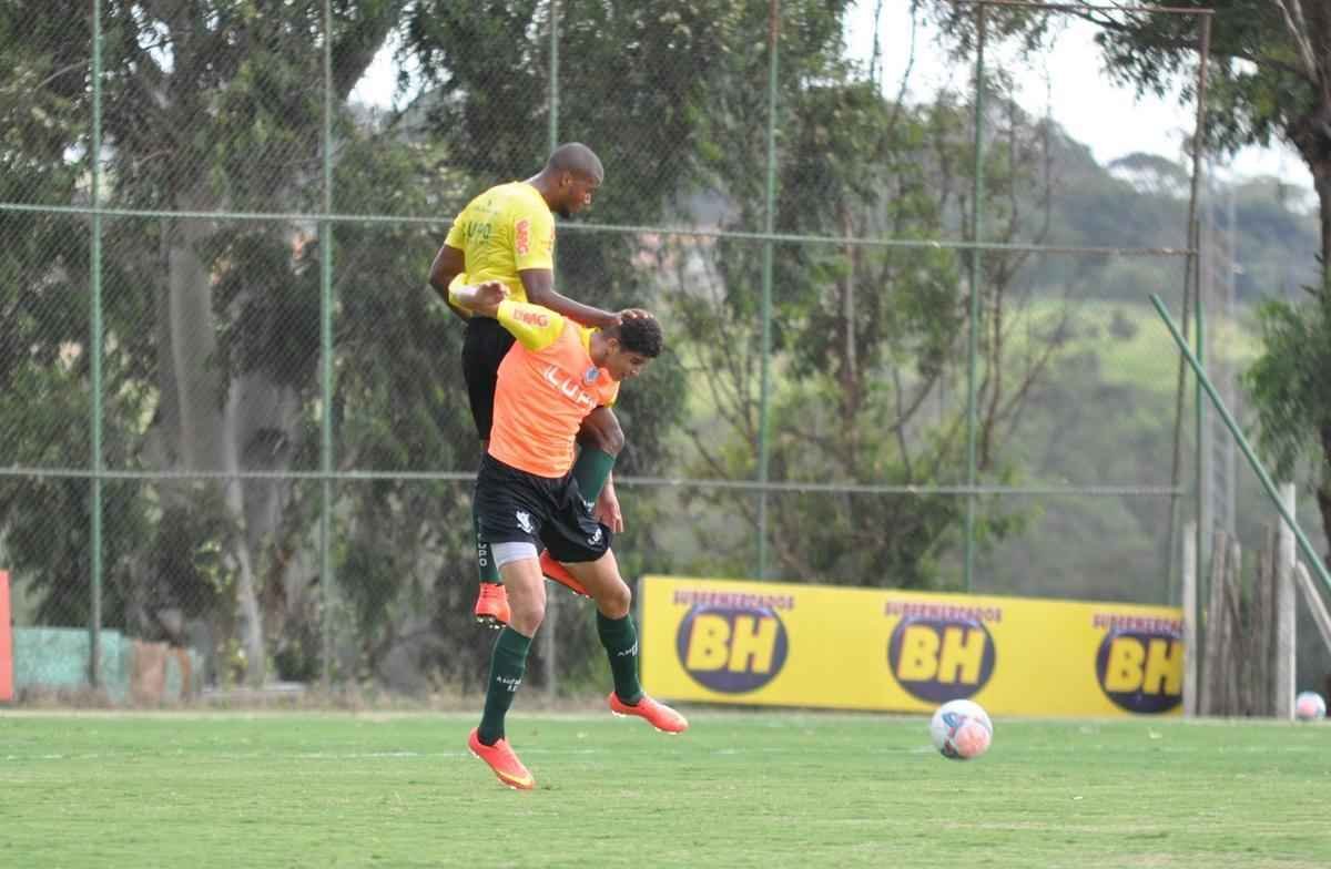 Em coletivo disputado no CT Lanna Drumond, titulares do Coelho venceram reservas por 3 a 1