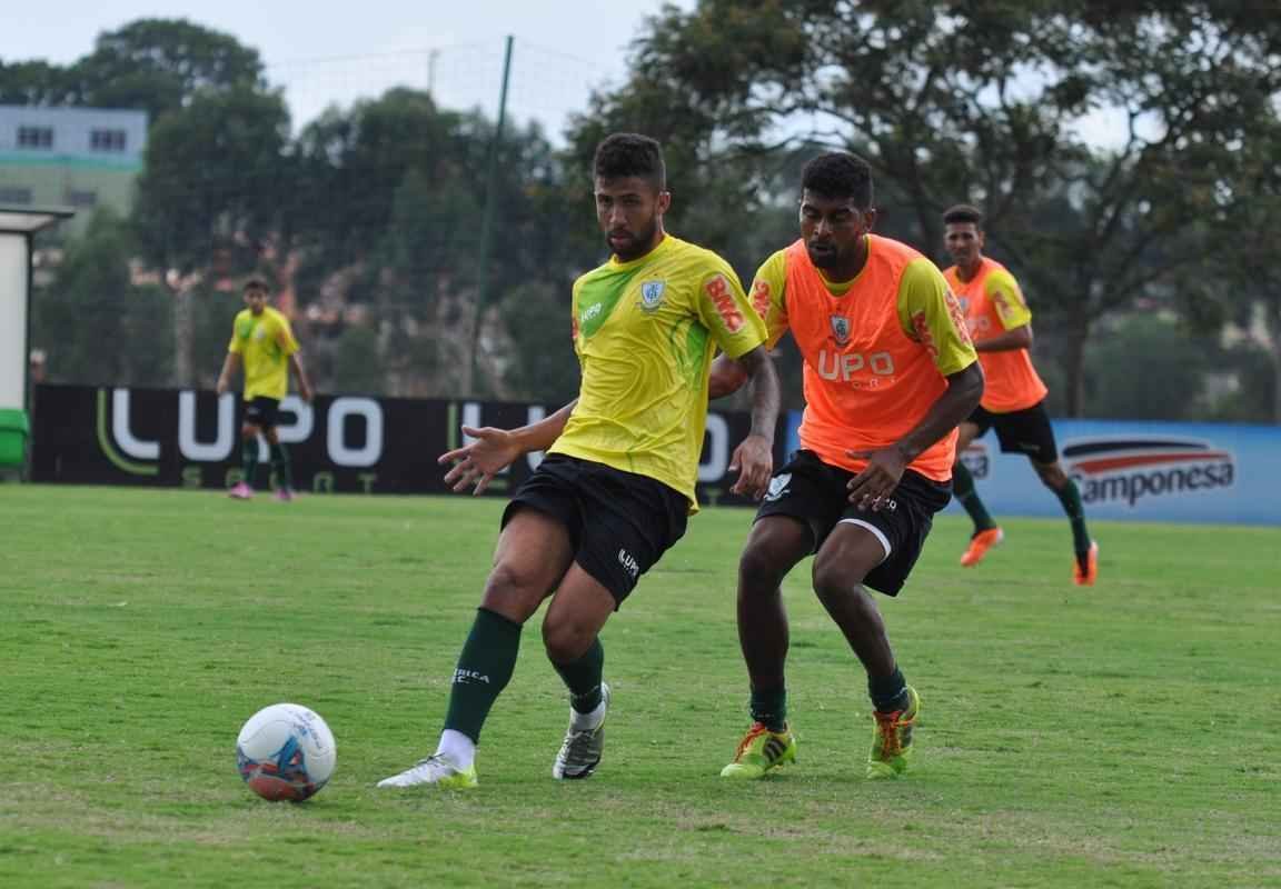 Em coletivo disputado no CT Lanna Drumond, titulares do Coelho venceram reservas por 3 a 1