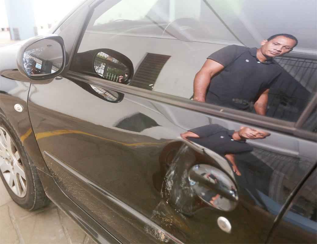 O rbitro Mrcio Chagas ouviu xingamentos como 'macaco safado' durante confronto entre Esportivo e Veranpolis. pelo Campeonato Gacho. Aps o fim da partida, encontrou seu carro amassado, arranhado e com bananas no cap e no teto.