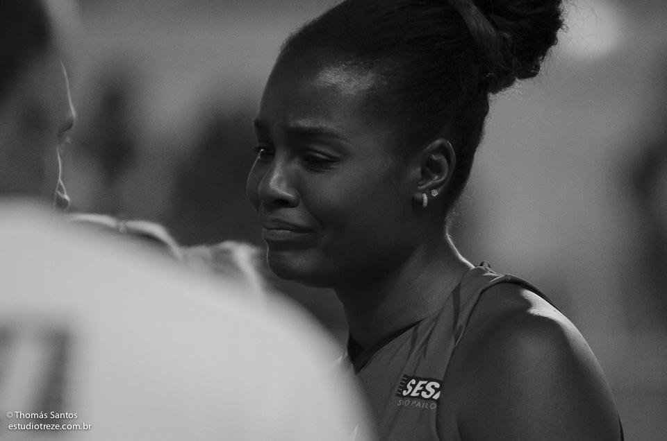 Fotgrafo Thoms Santos flagrou insultos do torcedor de camisa listrada, identificado por testemunhas como sendo Jfferson de Oliveira