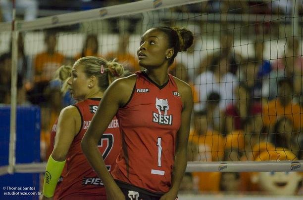 Fotgrafo Thoms Santos flagrou insultos do torcedor de camisa listrada, identificado por testemunhas como sendo Jfferson de Oliveira