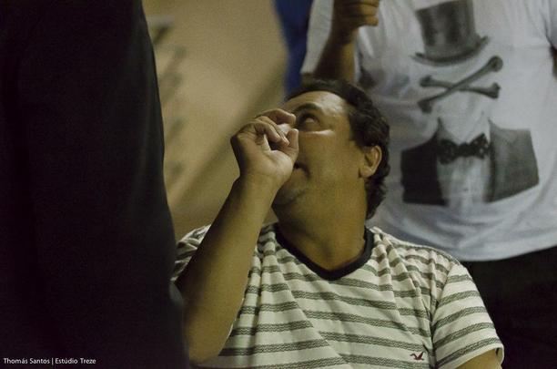 Fotgrafo Thoms Santos flagrou insultos do torcedor de camisa listrada, identificado por testemunhas como sendo Jfferson de Oliveira