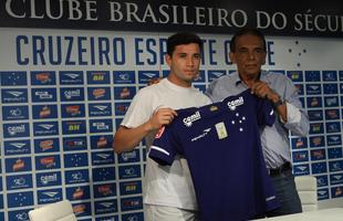 Lateral-esquerdo Mena tinha propostas do Dnamo de Kiev e do Boca, mas preferiu acertar com Cruzeiro