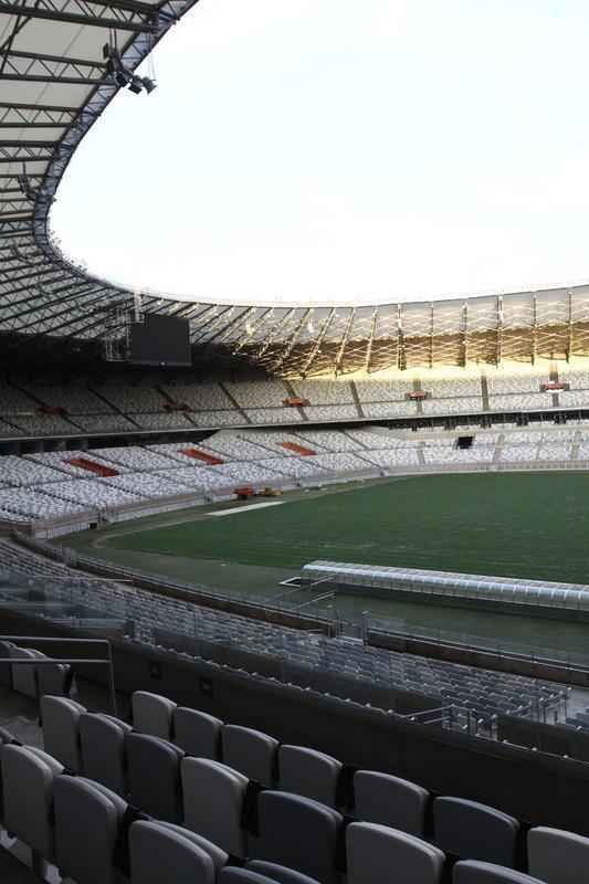 Gramado do Mineiro em fase final de recuperao