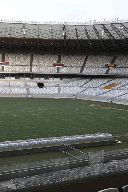 Gramado do Mineiro em fase final de recuperao