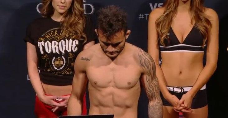 Confira a galeria de fotos da pesagem do UFC 183 - John Lineker
