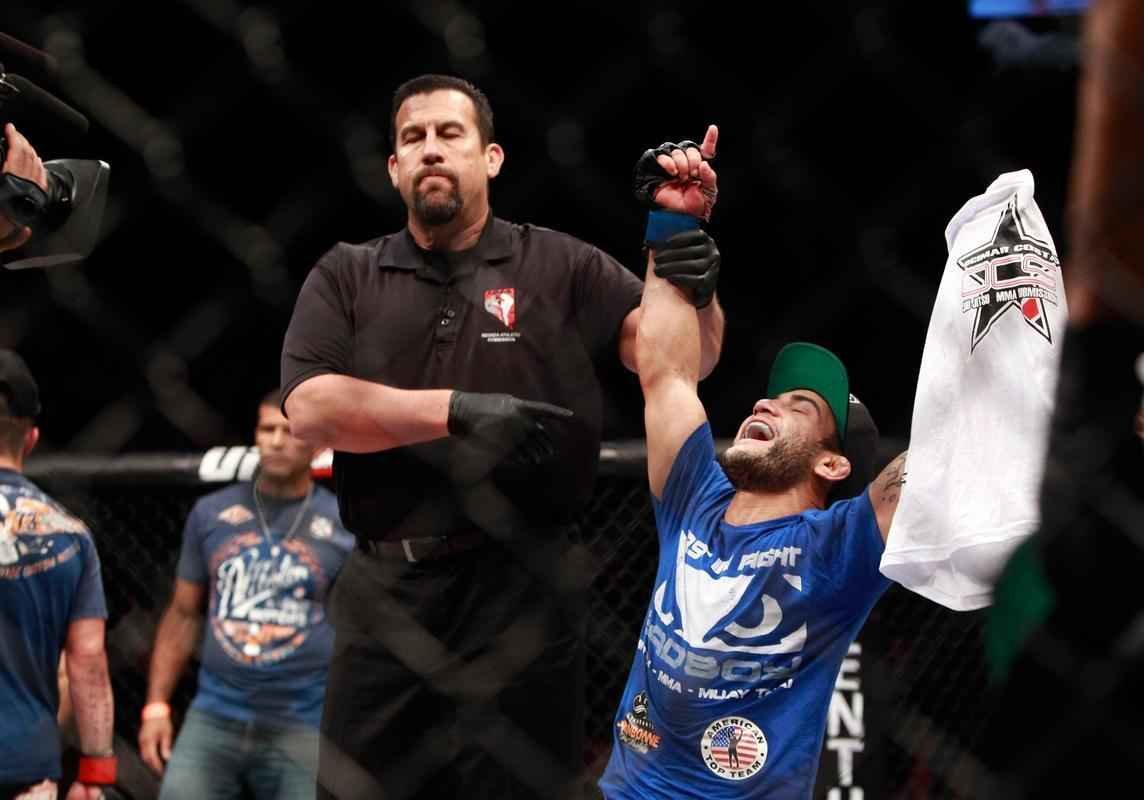 John Lineker venceu Ian McCall por deciso unnime