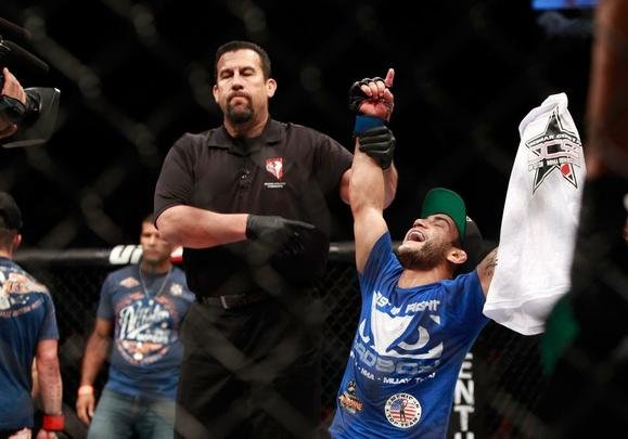 John Lineker venceu Ian McCall por decisão unânime