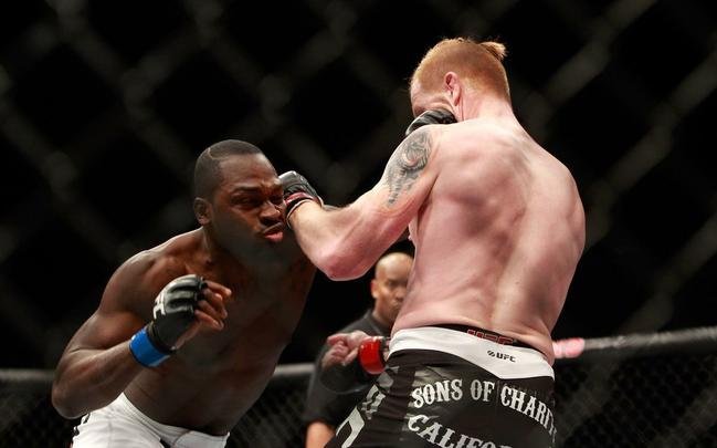 Derek Brunson venceu Ed Herman por nocaute técnico no primeiro round