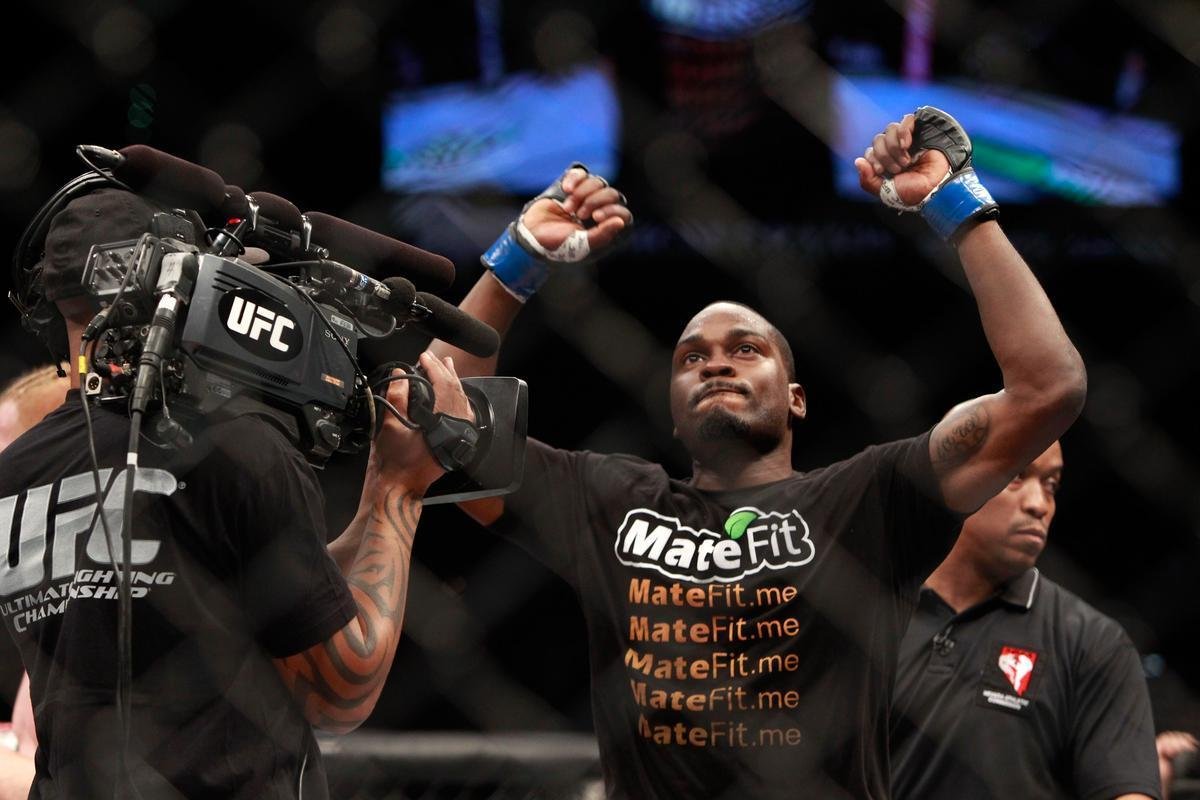 Derek Brunson venceu Ed Herman por nocaute tcnico no primeiro round