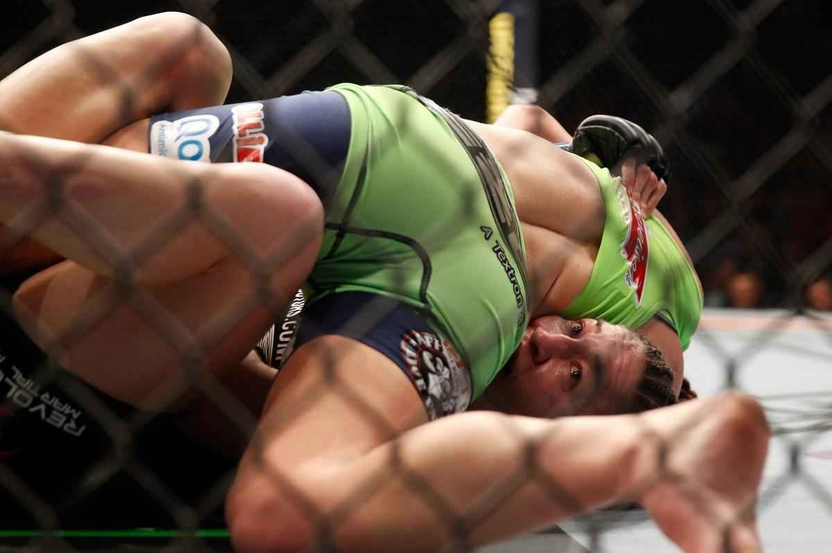 Miesha Tate venceu Sara McMann por deciso majoritria