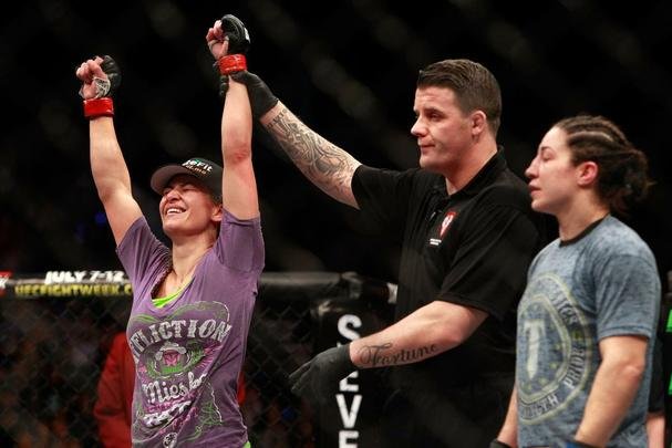 Miesha Tate venceu Sara McMann por decisão majoritária