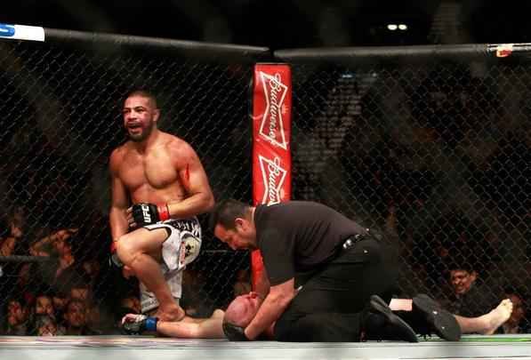 Thales Leites venceu Tim Boetsch por finalização no segundo round