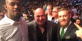 Campeo dos meio-pesados, Jon Jones, ao lado do presidente do UFC, Dana White, e do prximo desafiante dos penas, Conor McGregor