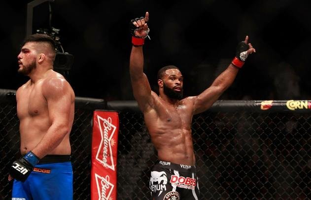 Tyron Woodley venceu Kelvin Gastelum por decisão unânime