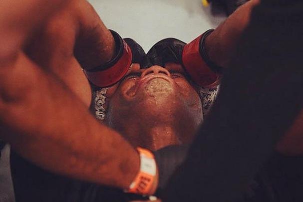 Anderson Silva venceu Nick Diaz por decisão unânime, na luta principal da noite