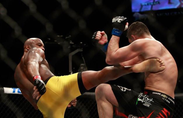 Em retorno ao octógono depois de 13 afastado por fratura na perna esquerda, Anderson Silva venceu Nick Diaz por decisão unânime, na luta principal do UFC 183, na MGM Grand Garden, em Las Vegas