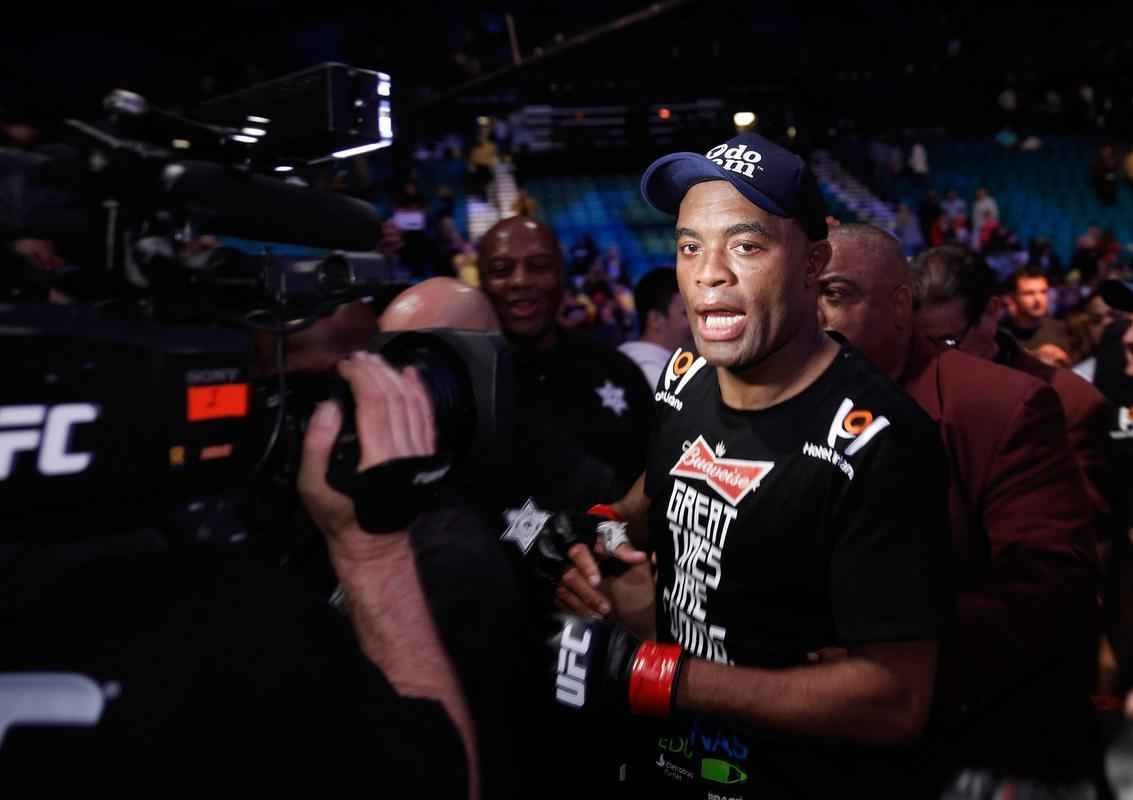 Em retorno ao octgono depois de 13 afastado por fratura na perna esquerda, Anderson Silva venceu Nick Diaz por deciso unnime, na luta principal do UFC 183, na MGM Grand Garden, em Las Vegas